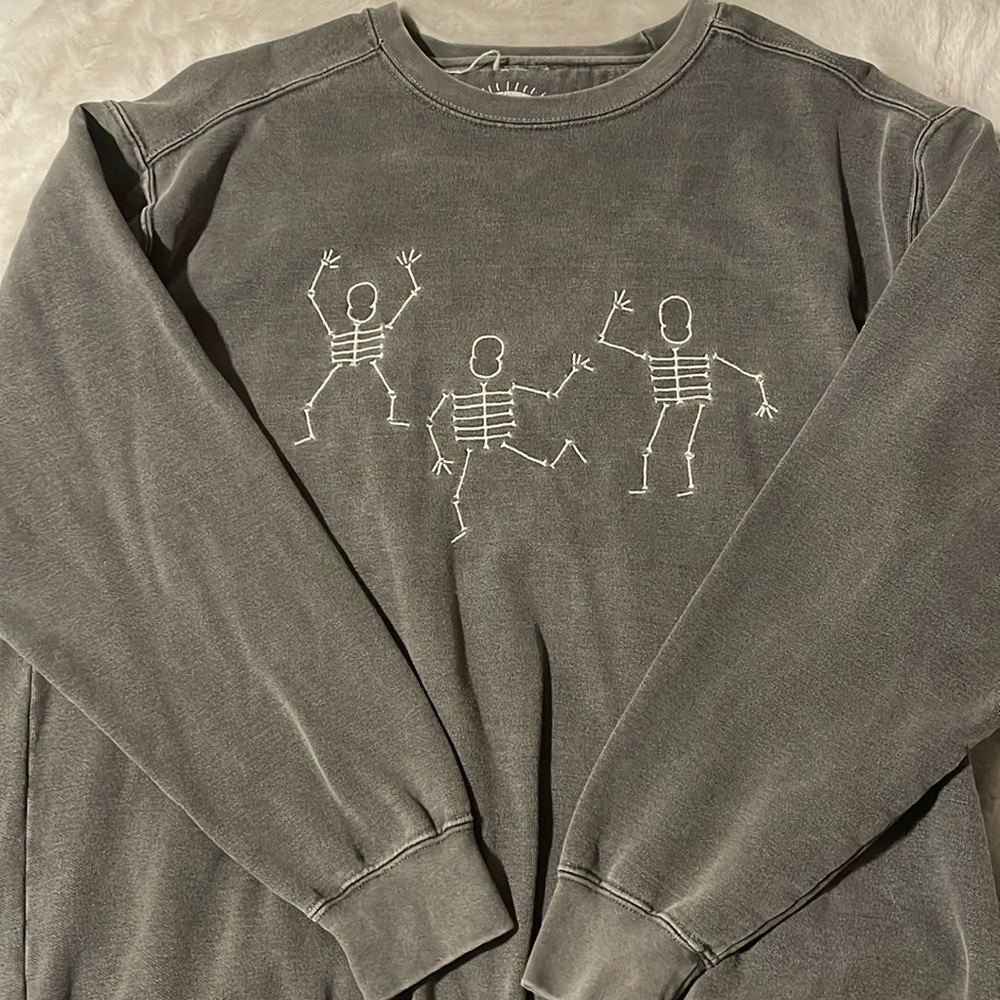 Olivelynn skeleton crewneck